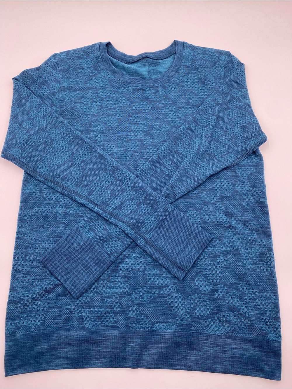 lululemon Swiftly Breeze Blue Camo Long Sleeve Size 4 EUC
